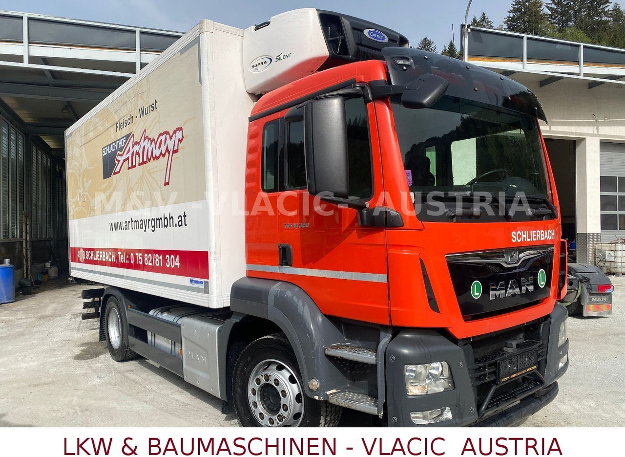 MAN 18.320 Kühlkoffer mit Fleischgehänge - Kamion hladnjača: slika MAN 18.320 Kühlkoffer mit Fleischgehänge - Kamion hladnjača MAN 18.320 Kühlkoffer mit Fleischgehänge - Kamion hladnjača: slika MAN 18.320 Kühlkoffer mit Fleischgehänge - Kamion hladnjača