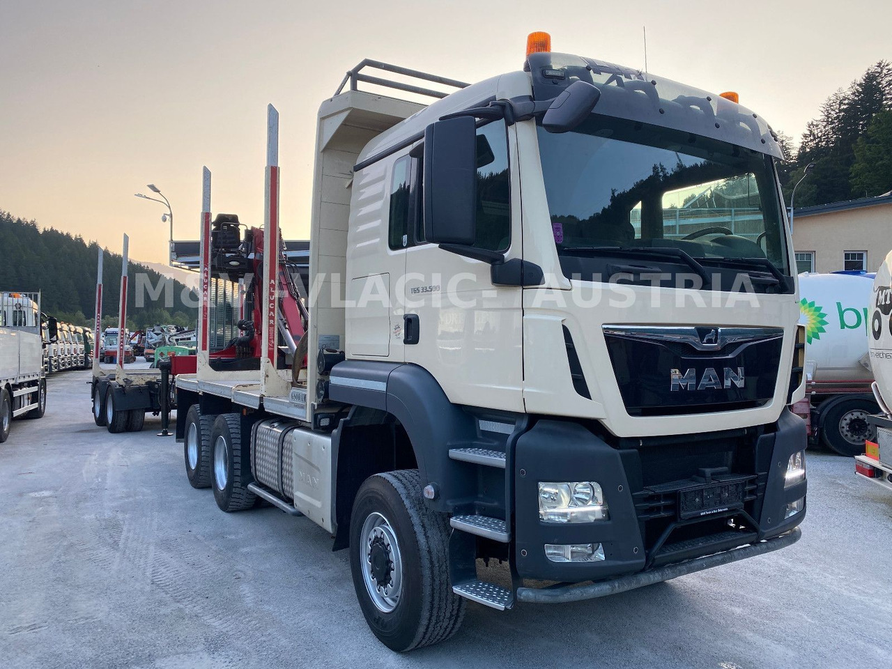 MAN 33.500 6X6 mit Kran PENZ 12Z - Kamion šumar, Kamion s kranom: slika MAN 33.500 6X6 mit Kran PENZ 12Z - Kamion šumar, Kamion s kranom MAN 33.500 6X6 mit Kran PENZ 12Z - Kamion šumar, Kamion s kranom: slika MAN 33.500 6X6 mit Kran PENZ 12Z - Kamion šumar, Kamion s kranom