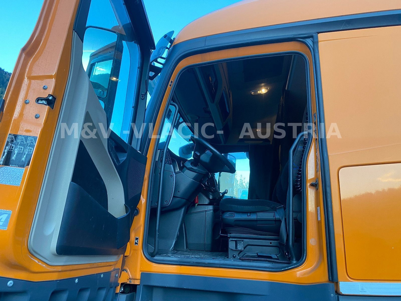 Mercedes-Benz 2542 - Transporter kontejnera/ Kamion s izmjenjivim sanducima: slika Mercedes-Benz 2542 - Transporter kontejnera/ Kamion s izmjenjivim sanducima Mercedes-Benz 2542 - Transporter kontejnera/ Kamion s izmjenjivim sanducima: slika Mercedes-Benz 2542 - Transporter kontejnera/ Kamion s izmjenjivim sanducima