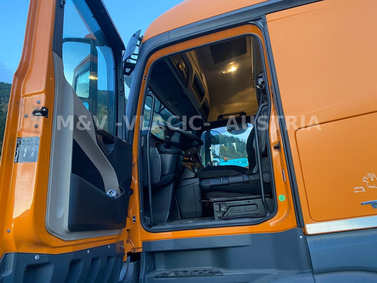 Mercedes-Benz 2542 - Transporter kontejnera/ Kamion s izmjenjivim sanducima: slika Mercedes-Benz 2542 - Transporter kontejnera/ Kamion s izmjenjivim sanducima Mercedes-Benz 2542 - Transporter kontejnera/ Kamion s izmjenjivim sanducima: slika Mercedes-Benz 2542 - Transporter kontejnera/ Kamion s izmjenjivim sanducima