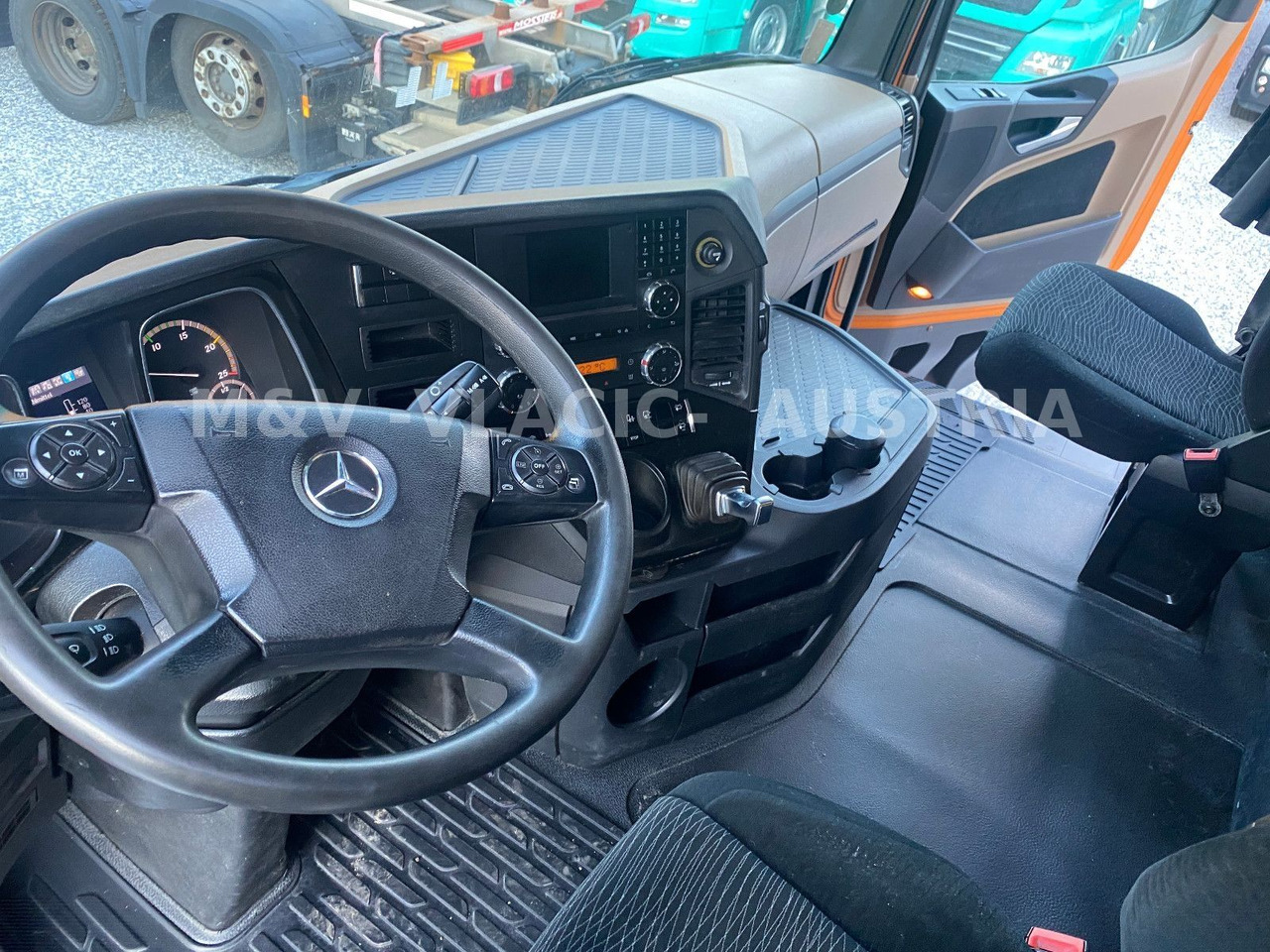 Mercedes-Benz 2542 - Transporter kontejnera/ Kamion s izmjenjivim sanducima: slika Mercedes-Benz 2542 - Transporter kontejnera/ Kamion s izmjenjivim sanducima Mercedes-Benz 2542 - Transporter kontejnera/ Kamion s izmjenjivim sanducima: slika Mercedes-Benz 2542 - Transporter kontejnera/ Kamion s izmjenjivim sanducima