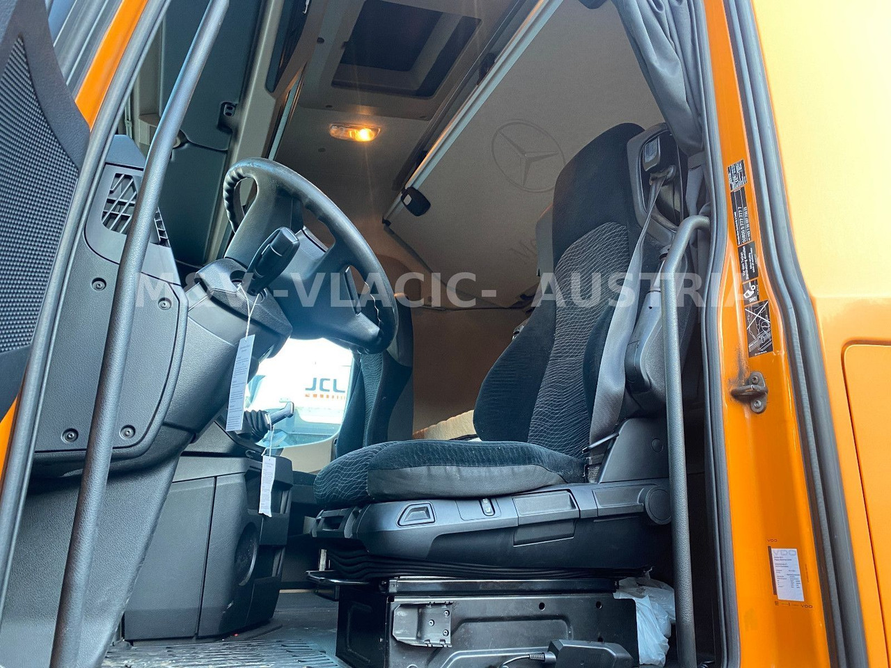 Mercedes-Benz 2542 - Transporter kontejnera/ Kamion s izmjenjivim sanducima: slika Mercedes-Benz 2542 - Transporter kontejnera/ Kamion s izmjenjivim sanducima Mercedes-Benz 2542 - Transporter kontejnera/ Kamion s izmjenjivim sanducima: slika Mercedes-Benz 2542 - Transporter kontejnera/ Kamion s izmjenjivim sanducima