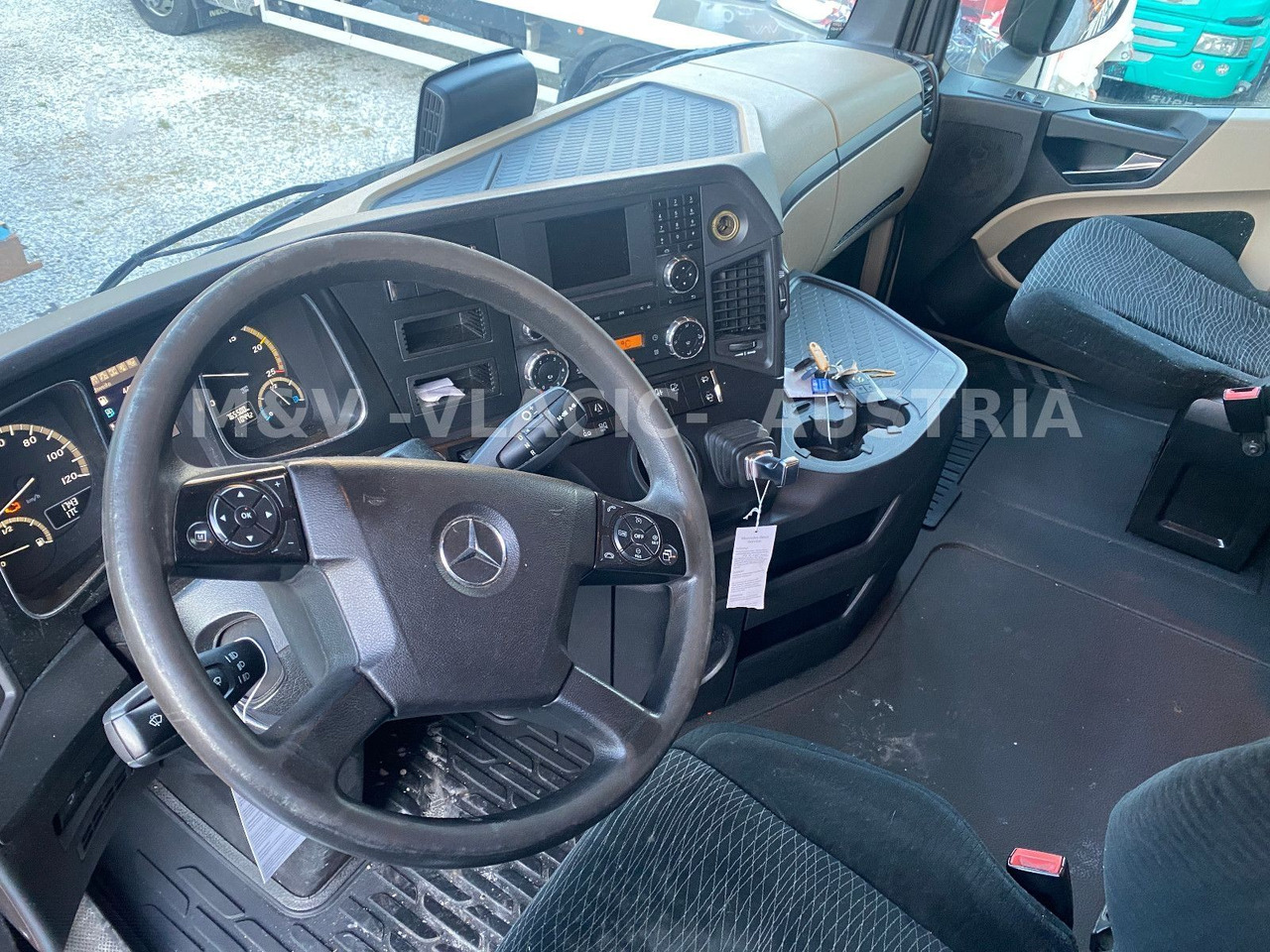 Mercedes-Benz 2542 - Transporter kontejnera/ Kamion s izmjenjivim sanducima: slika Mercedes-Benz 2542 - Transporter kontejnera/ Kamion s izmjenjivim sanducima Mercedes-Benz 2542 - Transporter kontejnera/ Kamion s izmjenjivim sanducima: slika Mercedes-Benz 2542 - Transporter kontejnera/ Kamion s izmjenjivim sanducima