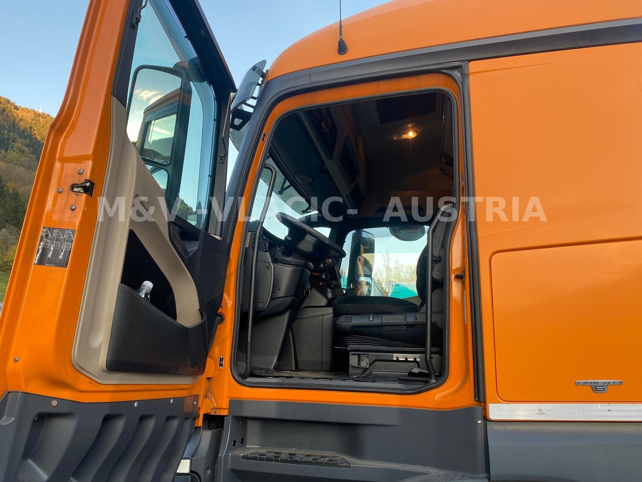 Mercedes-Benz 2542 - Transporter kontejnera/ Kamion s izmjenjivim sanducima: slika Mercedes-Benz 2542 - Transporter kontejnera/ Kamion s izmjenjivim sanducima Mercedes-Benz 2542 - Transporter kontejnera/ Kamion s izmjenjivim sanducima: slika Mercedes-Benz 2542 - Transporter kontejnera/ Kamion s izmjenjivim sanducima