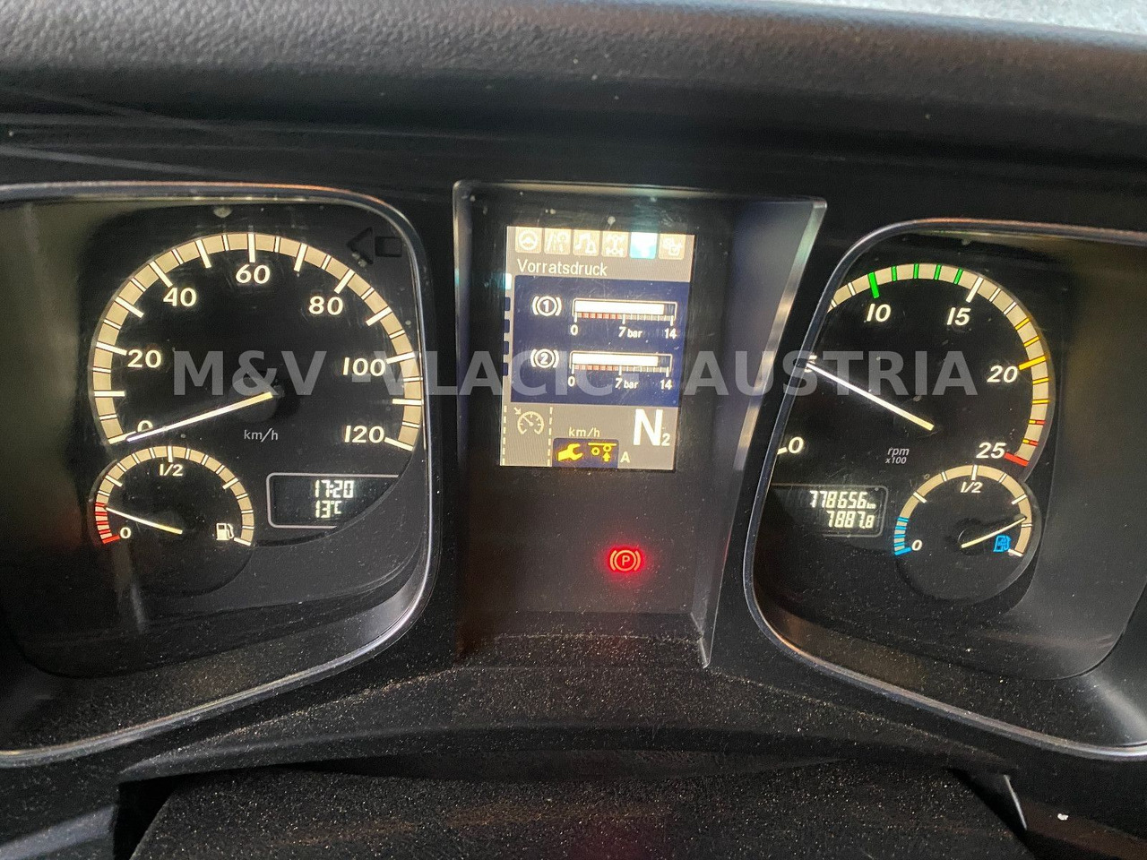 Mercedes-Benz 2542 - Transporter kontejnera/ Kamion s izmjenjivim sanducima: slika Mercedes-Benz 2542 - Transporter kontejnera/ Kamion s izmjenjivim sanducima Mercedes-Benz 2542 - Transporter kontejnera/ Kamion s izmjenjivim sanducima: slika Mercedes-Benz 2542 - Transporter kontejnera/ Kamion s izmjenjivim sanducima