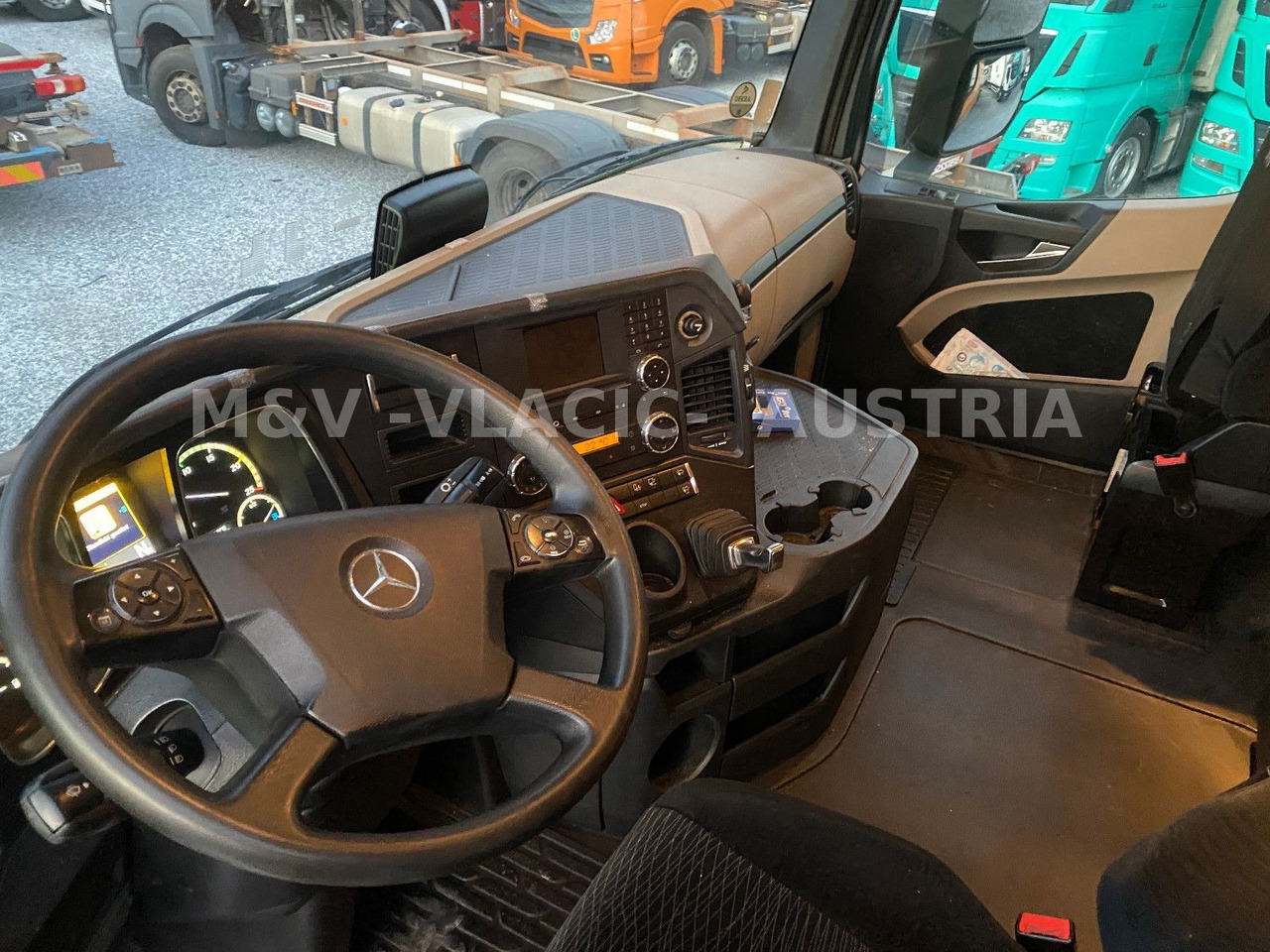 Mercedes-Benz 2542 - Transporter kontejnera/ Kamion s izmjenjivim sanducima: slika Mercedes-Benz 2542 - Transporter kontejnera/ Kamion s izmjenjivim sanducima Mercedes-Benz 2542 - Transporter kontejnera/ Kamion s izmjenjivim sanducima: slika Mercedes-Benz 2542 - Transporter kontejnera/ Kamion s izmjenjivim sanducima