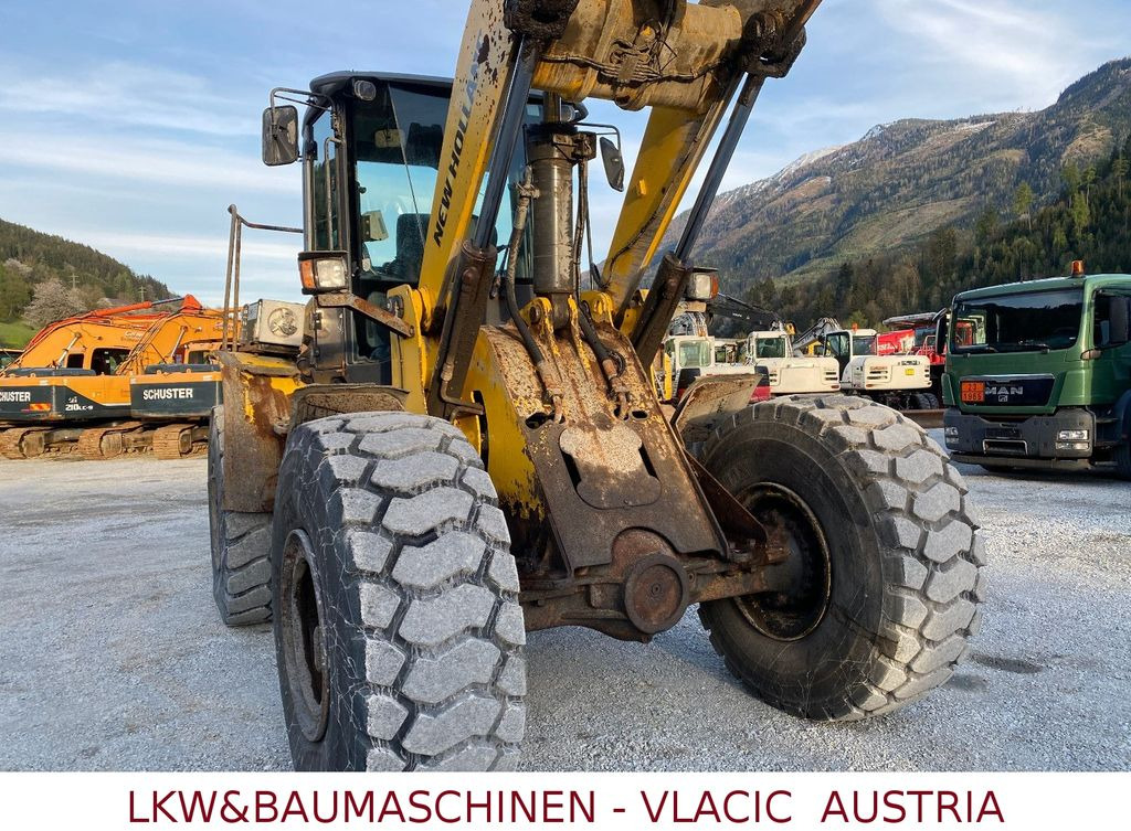 New Holland W190 B New Holland W190 B - Utovarivač na kotačima: slika New Holland W190 B New Holland W190 B - Utovarivač na kotačima New Holland W190 B New Holland W190 B - Utovarivač na kotačima: slika New Holland W190 B New Holland W190 B - Utovarivač na kotačima