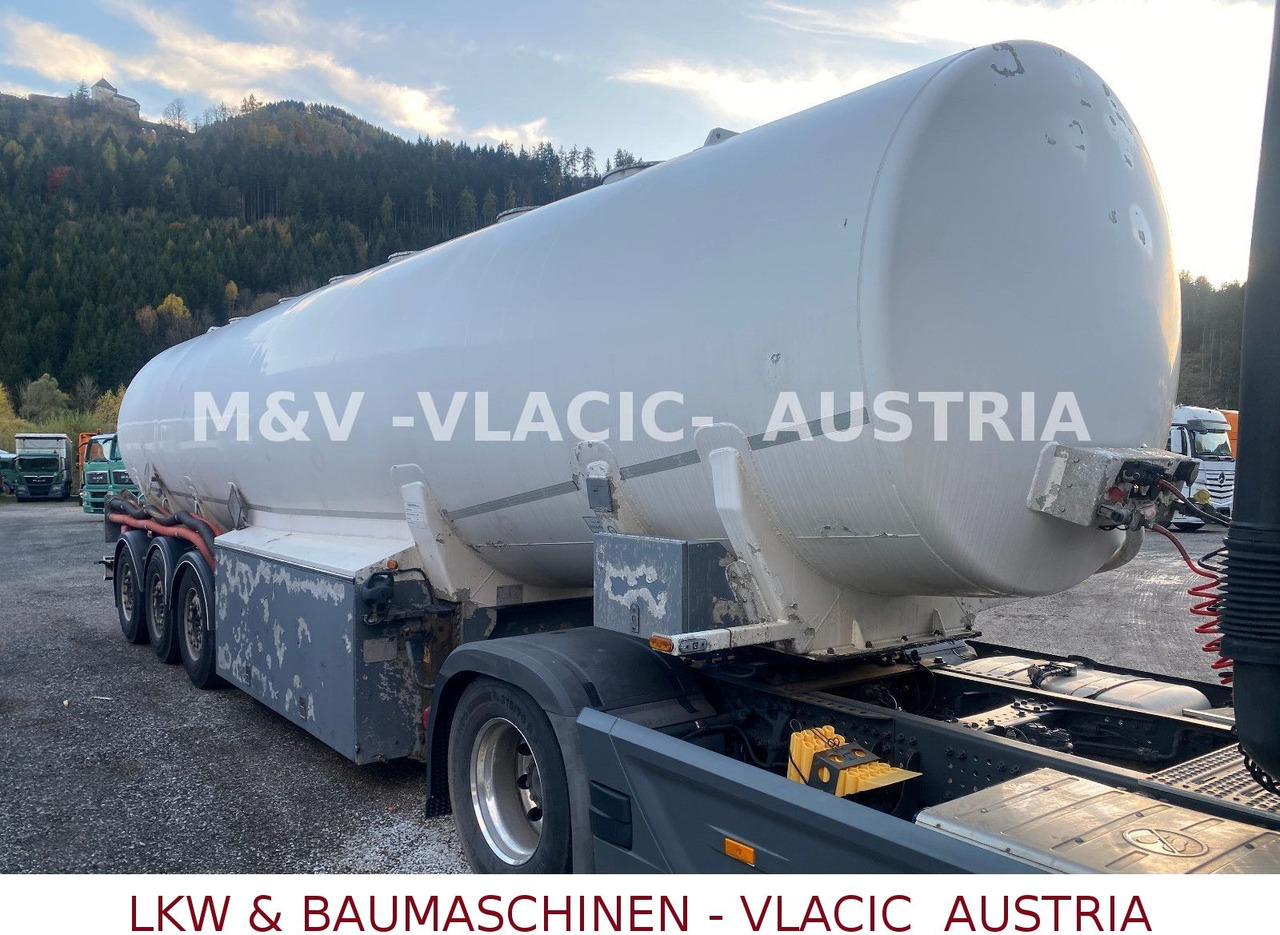 Schwarzmüller Benzin / Diesel 43000L 6Kammer Peillstab - Poluprikolica cisterna: slika Schwarzmüller Benzin / Diesel 43000L 6Kammer Peillstab - Poluprikolica cisterna Schwarzmüller Benzin / Diesel 43000L 6Kammer Peillstab - Poluprikolica cisterna: slika Schwarzmüller Benzin / Diesel 43000L 6Kammer Peillstab - Poluprikolica cisterna