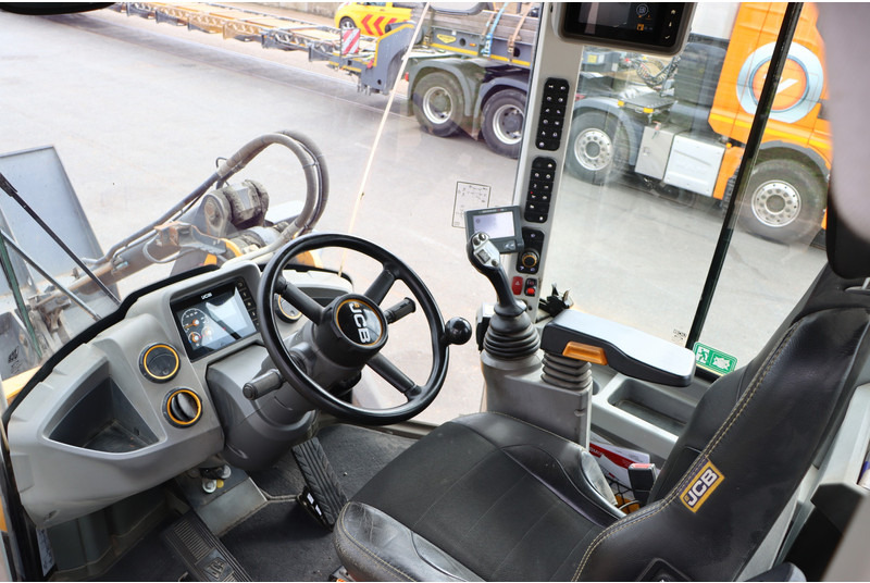 JCB 427 HT T4F - Utovarivač: slika JCB 427 HT T4F - Utovarivač JCB 427 HT T4F - Utovarivač: slika JCB 427 HT T4F - Utovarivač