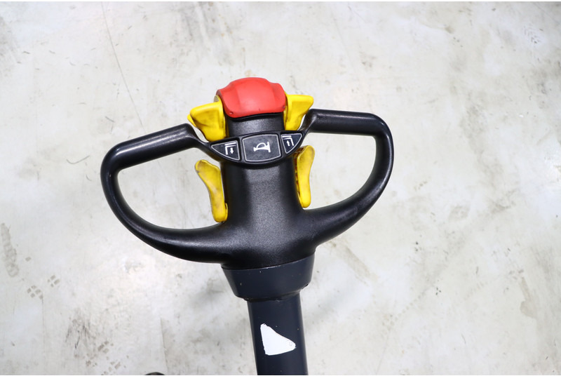 Komatsu CNI 14 - Slagač stoga: slika Komatsu CNI 14 - Slagač stoga Komatsu CNI 14 - Slagač stoga: slika Komatsu CNI 14 - Slagač stoga