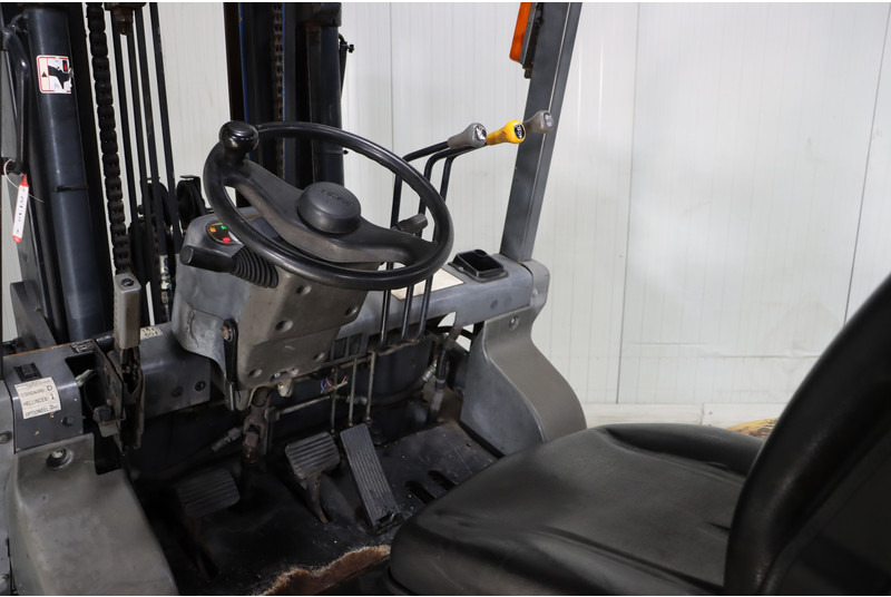 TCM FD40T2 - Diesel viličar: slika TCM FD40T2 - Diesel viličar TCM FD40T2 - Diesel viličar: slika TCM FD40T2 - Diesel viličar