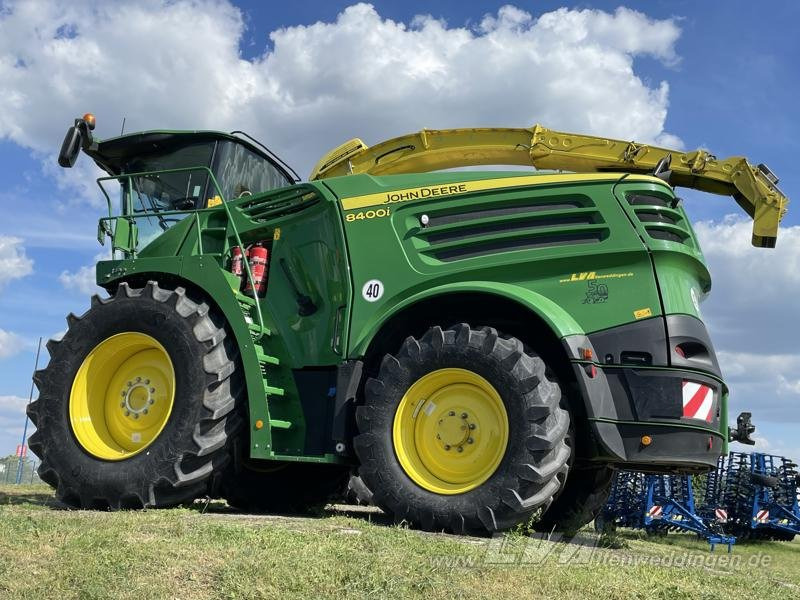 John Deere 8400 - Silažni kombajn: slika John Deere 8400 - Silažni kombajn John Deere 8400 - Silažni kombajn: slika John Deere 8400 - Silažni kombajn
