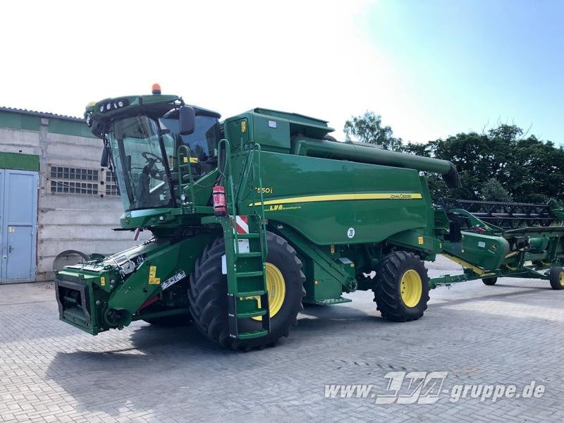 John Deere T550 - Kombajn za žetvu: slika John Deere T550 - Kombajn za žetvu John Deere T550 - Kombajn za žetvu: slika John Deere T550 - Kombajn za žetvu