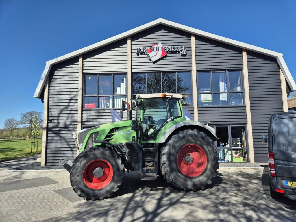 FENDT 828 - Traktor: slika FENDT 828 - Traktor FENDT 828 - Traktor: slika FENDT 828 - Traktor