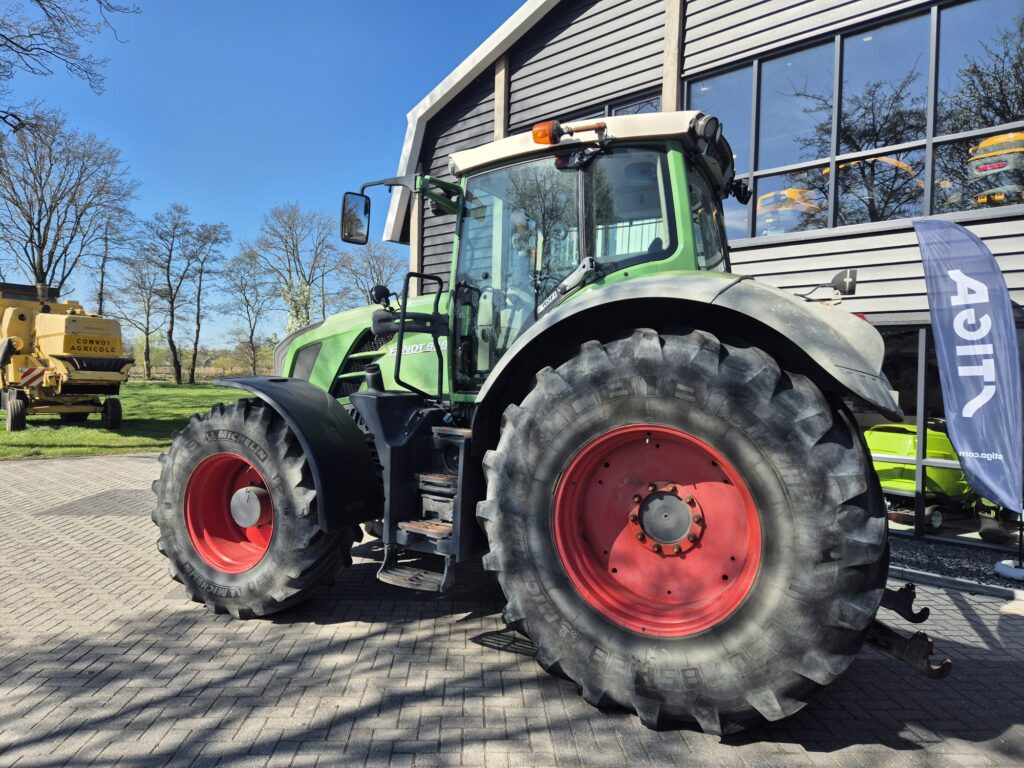 FENDT 828 - Traktor: slika FENDT 828 - Traktor FENDT 828 - Traktor: slika FENDT 828 - Traktor