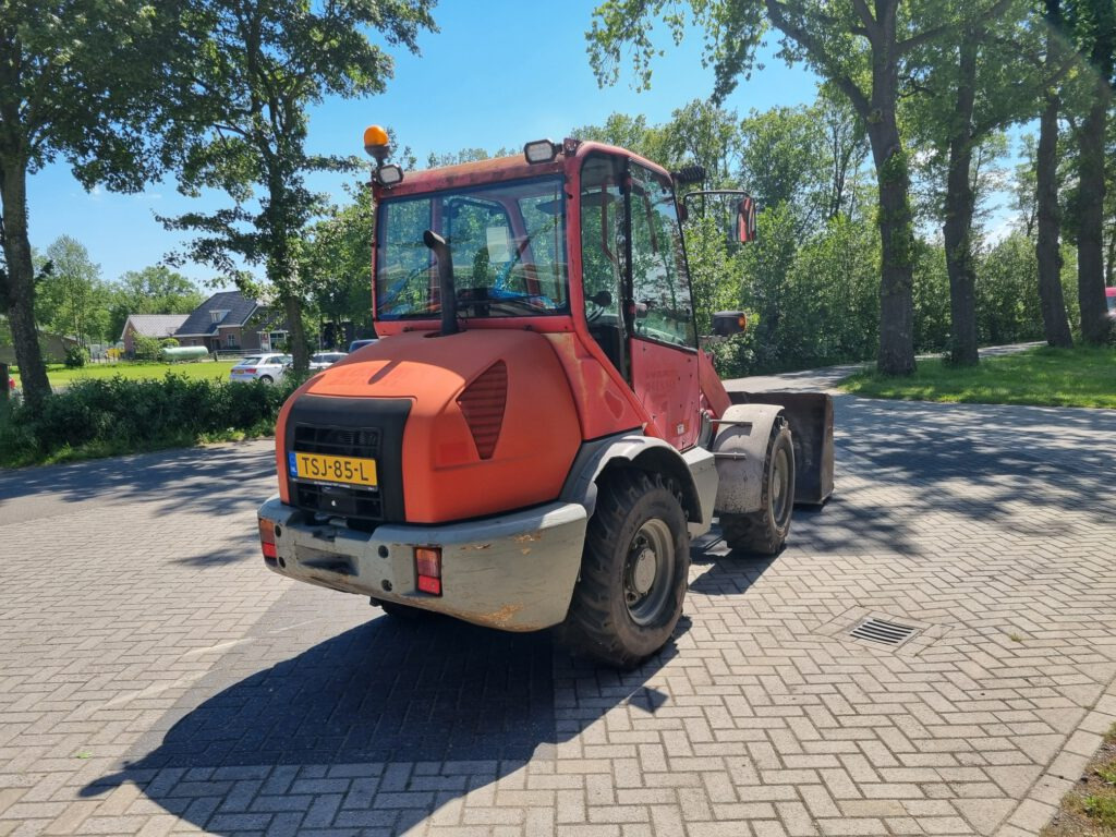 KOMATSU WA70-5 - Utovarivač na kotačima: slika KOMATSU WA70-5 - Utovarivač na kotačima KOMATSU WA70-5 - Utovarivač na kotačima: slika KOMATSU WA70-5 - Utovarivač na kotačima