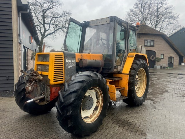 RENAULT 145.14 - Traktor: slika RENAULT 145.14 - Traktor RENAULT 145.14 - Traktor: slika RENAULT 145.14 - Traktor