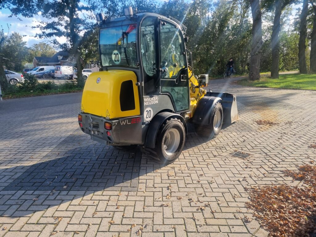 WACKER WL 25 (956 h) - Utovarivač na kotačima: slika WACKER WL 25 (956 h) - Utovarivač na kotačima WACKER WL 25 (956 h) - Utovarivač na kotačima: slika WACKER WL 25 (956 h) - Utovarivač na kotačima