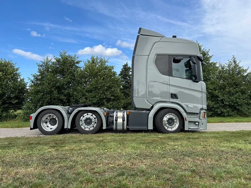 Scania R560 | 6x2/4 LB | 2023 | FULL AIR | RETARDER | PARK COOLER - Tegljač: slika Scania R560 | 6x2/4 LB | 2023 | FULL AIR | RETARDER | PARK COOLER - Tegljač Scania R560 | 6x2/4 LB | 2023 | FULL AIR | RETARDER | PARK COOLER - Tegljač: slika Scania R560 | 6x2/4 LB | 2023 | FULL AIR | RETARDER | PARK COOLER - Tegljač