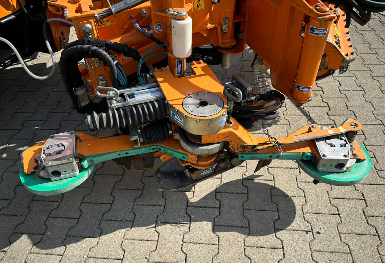 Unimog Leitpfostenausmähgerät / Randstreifenmähger - Kranska kosilica: slika  Unimog Leitpfostenausmähgerät / Randstreifenmähger - Kranska kosilica Unimog Leitpfostenausmähgerät / Randstreifenmähger - Kranska kosilica: slika  Unimog Leitpfostenausmähgerät / Randstreifenmähger - Kranska kosilica