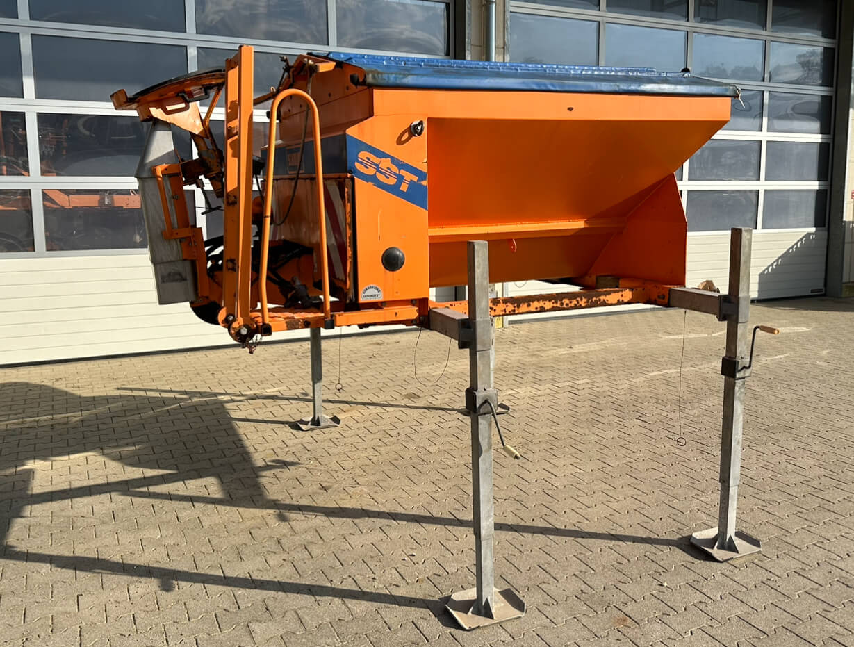 Unimog Salzstreuer Schmidt SST20-TLWH - Posipač pijeska/ Soli: slika Unimog Salzstreuer Schmidt SST20-TLWH - Posipač pijeska/ Soli Unimog Salzstreuer Schmidt SST20-TLWH - Posipač pijeska/ Soli: slika Unimog Salzstreuer Schmidt SST20-TLWH - Posipač pijeska/ Soli
