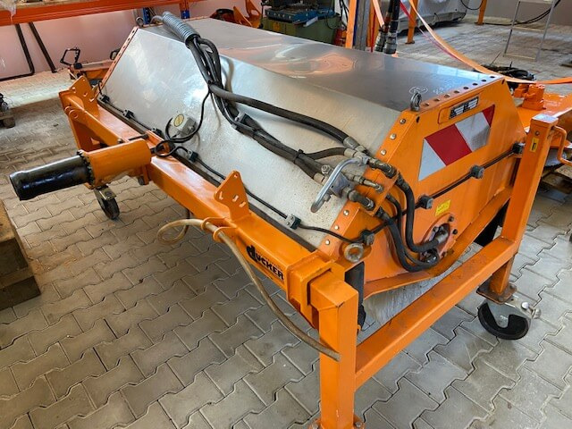 Unimog Tunnelwaschbürste Dücker TWA18/1 - Metla: slika Unimog Tunnelwaschbürste Dücker TWA18/1 - Metla Unimog Tunnelwaschbürste Dücker TWA18/1 - Metla: slika Unimog Tunnelwaschbürste Dücker TWA18/1 - Metla