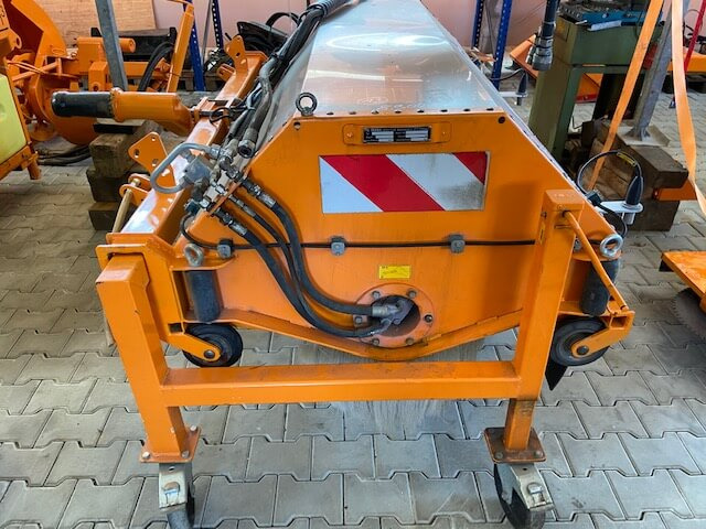 Unimog Tunnelwaschbürste Dücker TWA18/1 - Metla: slika Unimog Tunnelwaschbürste Dücker TWA18/1 - Metla Unimog Tunnelwaschbürste Dücker TWA18/1 - Metla: slika Unimog Tunnelwaschbürste Dücker TWA18/1 - Metla