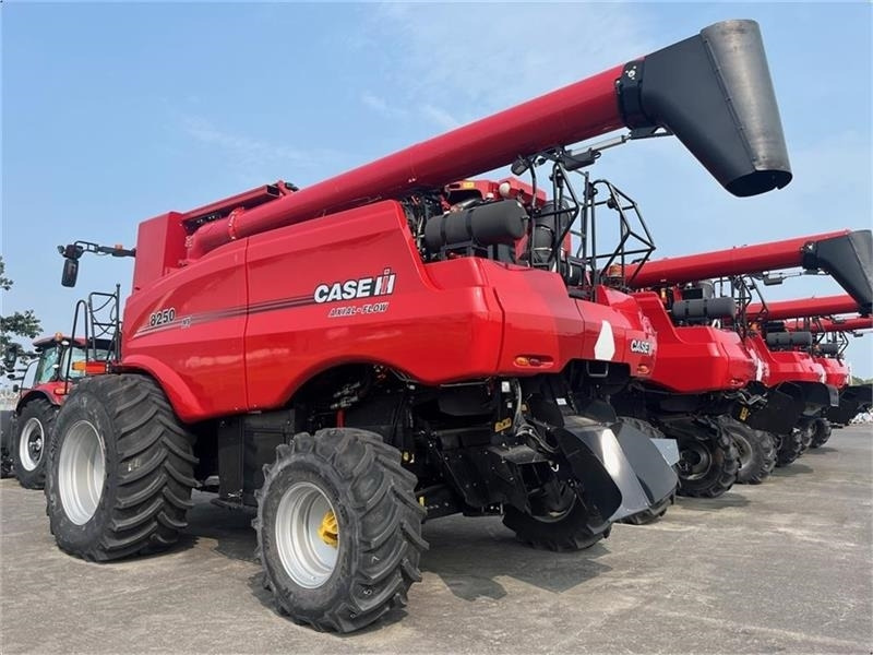 Case IH 8250 Axial-Flow New and unused combine - Kombajn za žetvu: slika Case IH 8250 Axial-Flow New and unused combine - Kombajn za žetvu Case IH 8250 Axial-Flow New and unused combine - Kombajn za žetvu: slika Case IH 8250 Axial-Flow New and unused combine - Kombajn za žetvu
