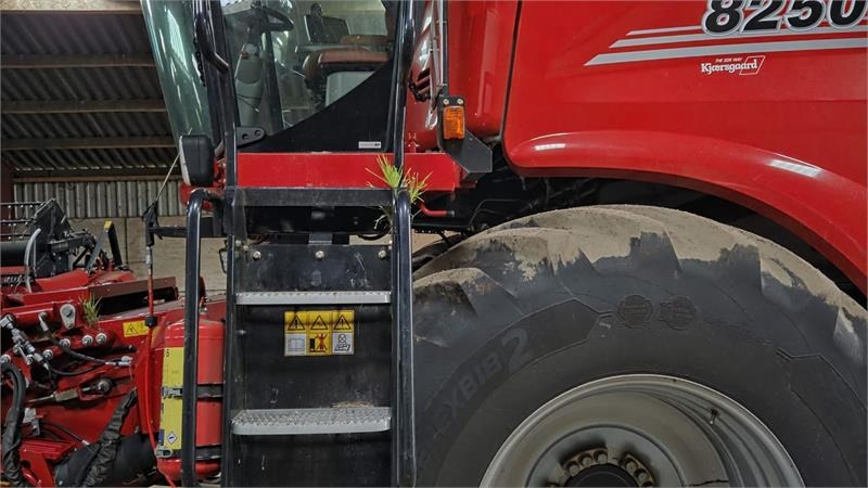 Case IH 8250 Axial-Flow med 35fod Varicut skærebord. Dansk - Kombajn za žetvu: slika Case IH 8250 Axial-Flow med 35fod Varicut skærebord. Dansk - Kombajn za žetvu Case IH 8250 Axial-Flow med 35fod Varicut skærebord. Dansk - Kombajn za žetvu: slika Case IH 8250 Axial-Flow med 35fod Varicut skærebord. Dansk - Kombajn za žetvu