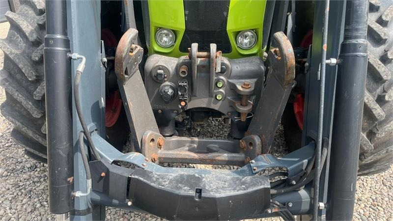 Claas ARION 550 CEBIS Med frontlæsser og frontlift - Traktor: slika Claas ARION 550 CEBIS Med frontlæsser og frontlift - Traktor Claas ARION 550 CEBIS Med frontlæsser og frontlift - Traktor: slika Claas ARION 550 CEBIS Med frontlæsser og frontlift - Traktor