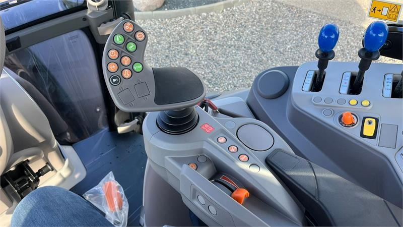 Deutz-fahr Agrotron 6205G New and Unused tractor - Traktor: slika Deutz-fahr Agrotron 6205G New and Unused tractor - Traktor Deutz-fahr Agrotron 6205G New and Unused tractor - Traktor: slika Deutz-fahr Agrotron 6205G New and Unused tractor - Traktor