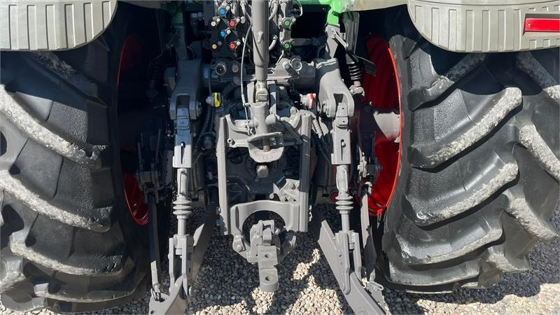 Fendt 828 Profi model. Meget flot traktor med nye fordæ - Traktor: slika Fendt 828 Profi model. Meget flot traktor med nye fordæ - Traktor Fendt 828 Profi model. Meget flot traktor med nye fordæ - Traktor: slika Fendt 828 Profi model. Meget flot traktor med nye fordæ - Traktor