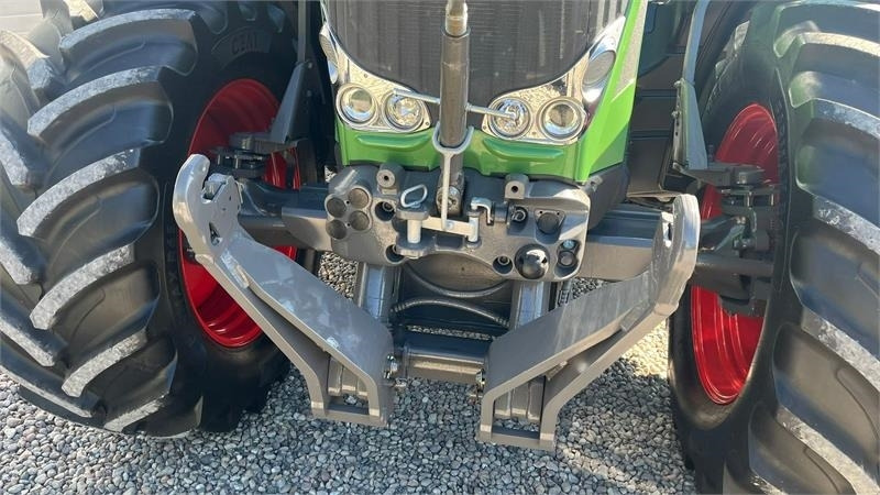 Fendt 828 Profi model. Meget flot traktor med nye fordæ - Traktor: slika Fendt 828 Profi model. Meget flot traktor med nye fordæ - Traktor Fendt 828 Profi model. Meget flot traktor med nye fordæ - Traktor: slika Fendt 828 Profi model. Meget flot traktor med nye fordæ - Traktor
