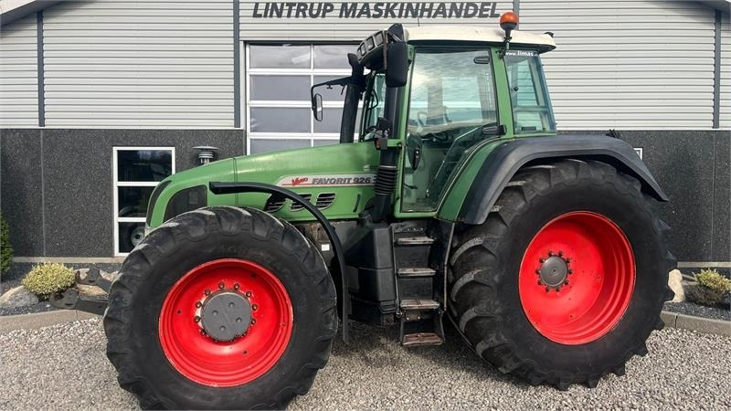 Fendt 926 Favorit Vario Med frontlift - Traktor: slika Fendt 926 Favorit Vario Med frontlift - Traktor Fendt 926 Favorit Vario Med frontlift - Traktor: slika Fendt 926 Favorit Vario Med frontlift - Traktor