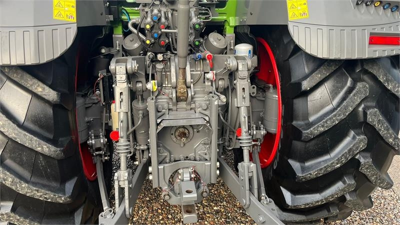 Fendt 933 Vario Profi Plus S4 med frontlift - Traktor: slika Fendt 933 Vario Profi Plus S4 med frontlift - Traktor Fendt 933 Vario Profi Plus S4 med frontlift - Traktor: slika Fendt 933 Vario Profi Plus S4 med frontlift - Traktor