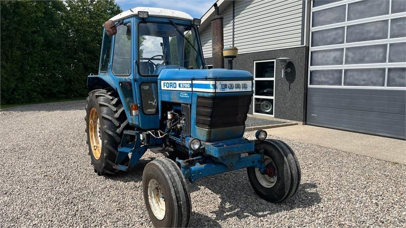 Traktor Ford 6700: slika Traktor Ford 6700