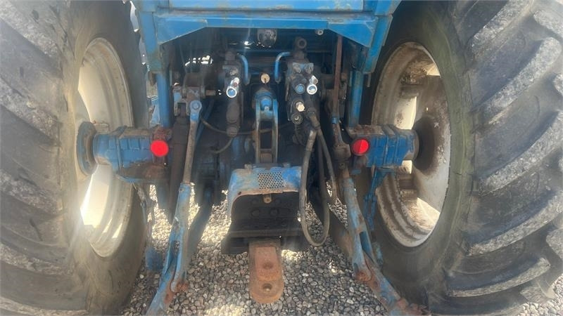 Ford 8210 Force II Med frontlift - Traktor: slika Ford 8210 Force II Med frontlift - Traktor Ford 8210 Force II Med frontlift - Traktor: slika Ford 8210 Force II Med frontlift - Traktor