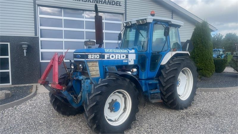 Ford 8210 Force II Med frontlift - Traktor: slika Ford 8210 Force II Med frontlift - Traktor Ford 8210 Force II Med frontlift - Traktor: slika Ford 8210 Force II Med frontlift - Traktor