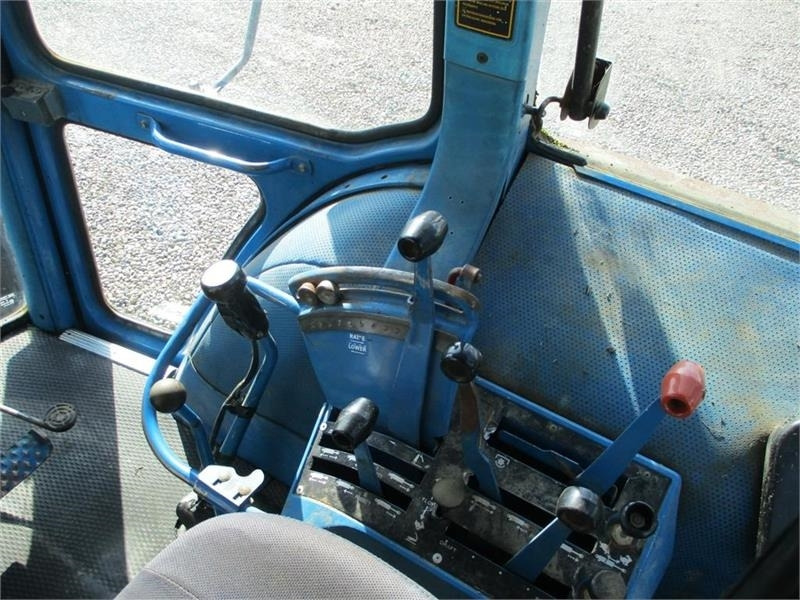 Traktor Ford TW 25 Regulær: slika Traktor Ford TW 25 Regulær Traktor Ford TW 25 Regulær: slika Traktor Ford TW 25 Regulær