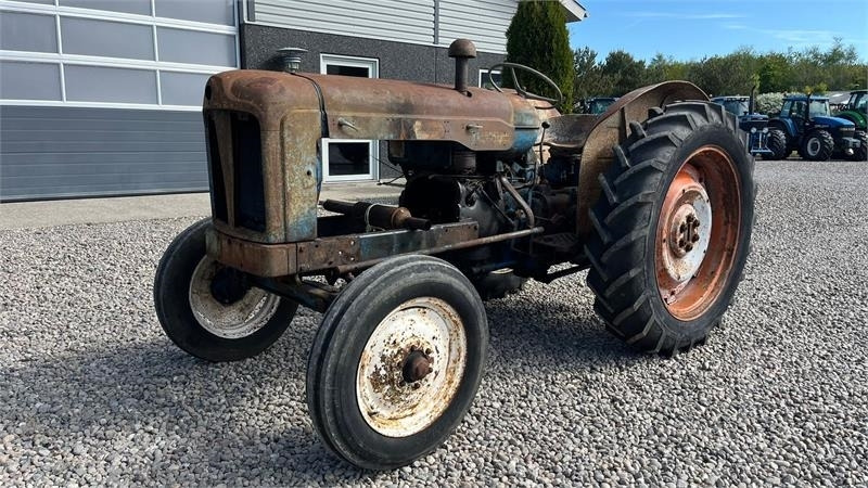 Fordson Major Motoren mangler, men mange god dele. - Traktor: slika Fordson Major Motoren mangler, men mange god dele. - Traktor Fordson Major Motoren mangler, men mange god dele. - Traktor: slika Fordson Major Motoren mangler, men mange god dele. - Traktor