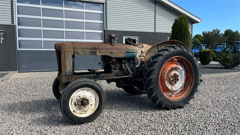 Fordson Major Motoren mangler, men mange god dele. - Traktor: slika Fordson Major Motoren mangler, men mange god dele. - Traktor Fordson Major Motoren mangler, men mange god dele. - Traktor: slika Fordson Major Motoren mangler, men mange god dele. - Traktor