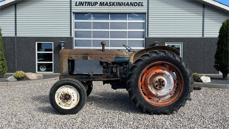 Fordson Major Motoren mangler, men mange god dele. - Traktor: slika Fordson Major Motoren mangler, men mange god dele. - Traktor Fordson Major Motoren mangler, men mange god dele. - Traktor: slika Fordson Major Motoren mangler, men mange god dele. - Traktor