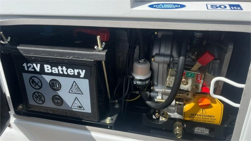 Hyundai DHY8500SE-T 7,0kW diesel - Generatorski set: slika Hyundai DHY8500SE-T 7,0kW diesel - Generatorski set Hyundai DHY8500SE-T 7,0kW diesel - Generatorski set: slika Hyundai DHY8500SE-T 7,0kW diesel - Generatorski set