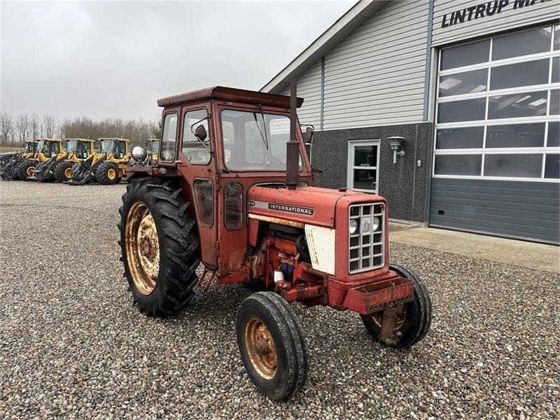 Traktor IH 574 handy traktor med servostyring.: slika Traktor IH 574 handy traktor med servostyring.