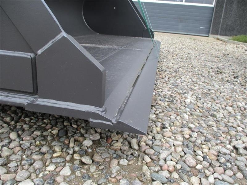 JST Skovl med volvoskifte 300 bred og tager 3.4m3. Den - Utovarivač na kotačima: slika JST Skovl med volvoskifte 300 bred og tager 3.4m3. Den - Utovarivač na kotačima JST Skovl med volvoskifte 300 bred og tager 3.4m3. Den - Utovarivač na kotačima: slika JST Skovl med volvoskifte 300 bred og tager 3.4m3. Den - Utovarivač na kotačima