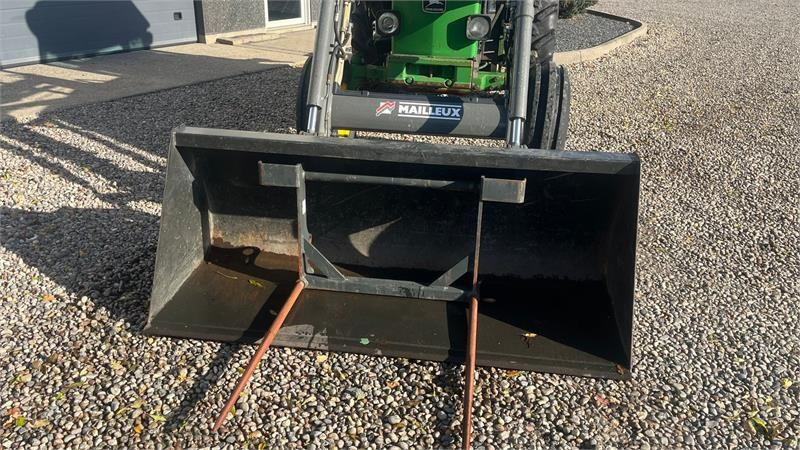 John Deere 2850 Med frontlæsser - Traktor: slika John Deere 2850 Med frontlæsser - Traktor John Deere 2850 Med frontlæsser - Traktor: slika John Deere 2850 Med frontlæsser - Traktor