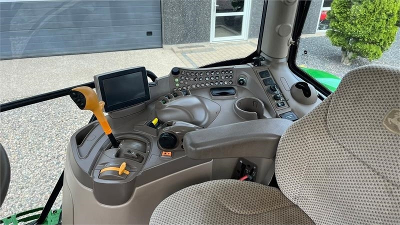 Traktor John Deere 6135R Krybegear, frontlift, TLS Affjedret foraksel: slika Traktor John Deere 6135R Krybegear, frontlift, TLS Affjedret foraksel