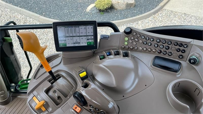 Traktor John Deere 6135R Krybegear, frontlift, TLS Affjedret foraksel: slika Traktor John Deere 6135R Krybegear, frontlift, TLS Affjedret foraksel
