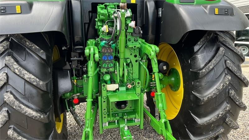 Traktor John Deere 6135R Krybegear, frontlift, TLS Affjedret foraksel: slika Traktor John Deere 6135R Krybegear, frontlift, TLS Affjedret foraksel