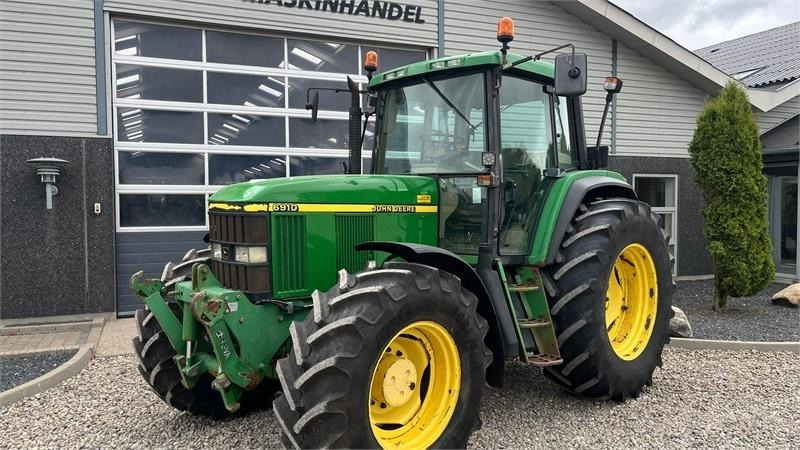 John Deere 6910 TLS, AutoQurd, Hjørnestops computer og frontl - Traktor: slika John Deere 6910 TLS, AutoQurd, Hjørnestops computer og frontl - Traktor John Deere 6910 TLS, AutoQurd, Hjørnestops computer og frontl - Traktor: slika John Deere 6910 TLS, AutoQurd, Hjørnestops computer og frontl - Traktor